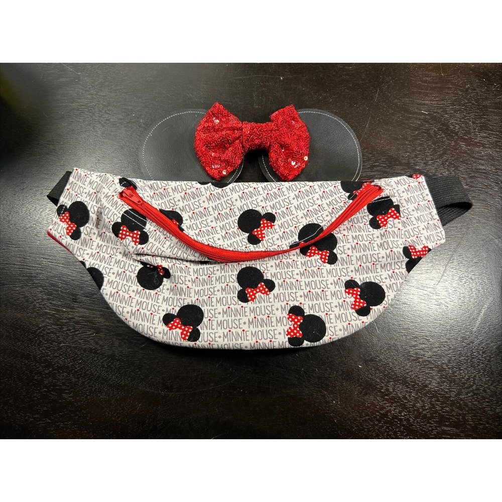 Disney Minnie Mouse Belly Bag Fanny Pack Purse Vacation Red/Black/White Sparkly